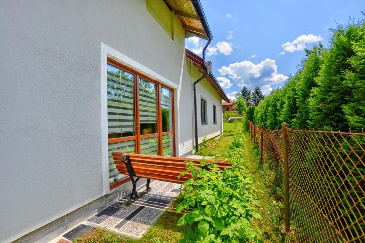 Ceglany Apartament Ustrzyki Dolne Exterior photo